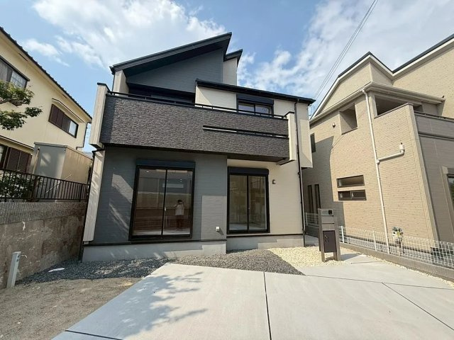 東香里元町　新築一戸建ての駐車場|駐車２台可能
■物件内覧・資金計画相談・住宅ローン相談、リフォーム相談、お問合せ受付中■
※当日・翌日のご内覧、ご相談はお電話でのお問合せがスムーズです！