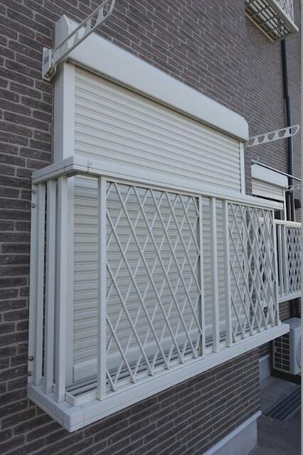 グランソレイユ大倉山の設備|安心の防犯シャッターつき