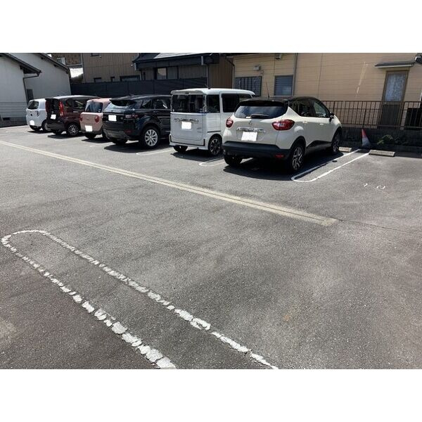 Luce YUTAKAの駐車場