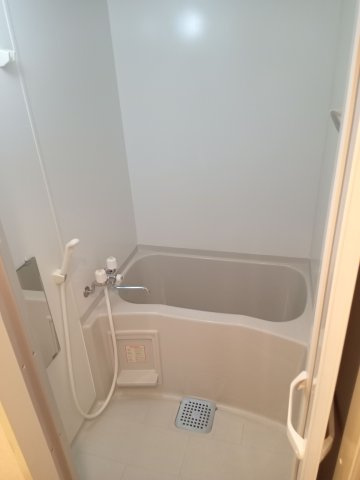 ウエストサイド箱崎の浴室