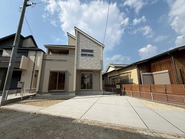 東香里元町　新築一戸建ての外観|新しい生活にいかがでしょうか？外観はお住まいの顔になります。こだわりたいポイントですね。外壁塗装や屋根塗装のご相談も承っております。
■現地内覧・資金計画相談・住宅ローン相談もお問合せ受付中■