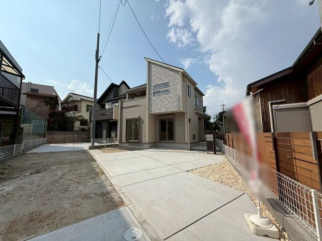 東香里元町　新築一戸建ての駐車場|駐車２台可能
■物件内覧・資金計画相談・住宅ローン相談、リフォーム相談、お問合せ受付中■
※当日・翌日のご内覧、ご相談はお電話でのお問合せがスムーズです！