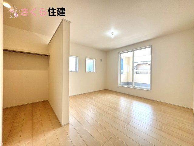 リーブルガーデン宇都宮今宮第6　２号棟の洋室|2階にWIC完備！お子様の成長に伴って増えていく荷物にも対応できます。
									
