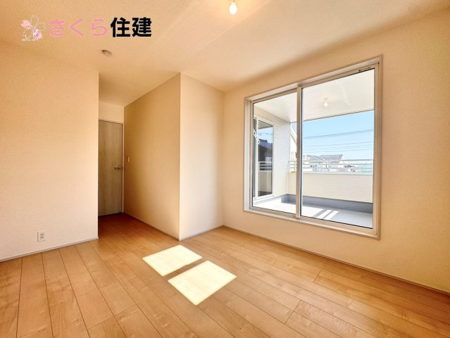 リーブルガーデン宇都宮今宮第6　２号棟の洋室|各部屋に収納あります！荷物が多い子育て世代や、趣味道具の多い方にもうれしいですね♪