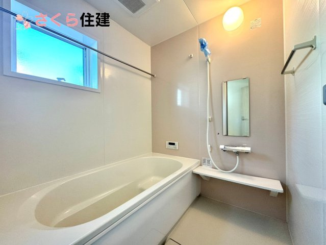 リーブルガーデン宇都宮今宮第6　２号棟の浴室|梅雨の時期は大活躍の浴室乾燥機！家族の数だけ増える洗濯物もしっかり乾かせます