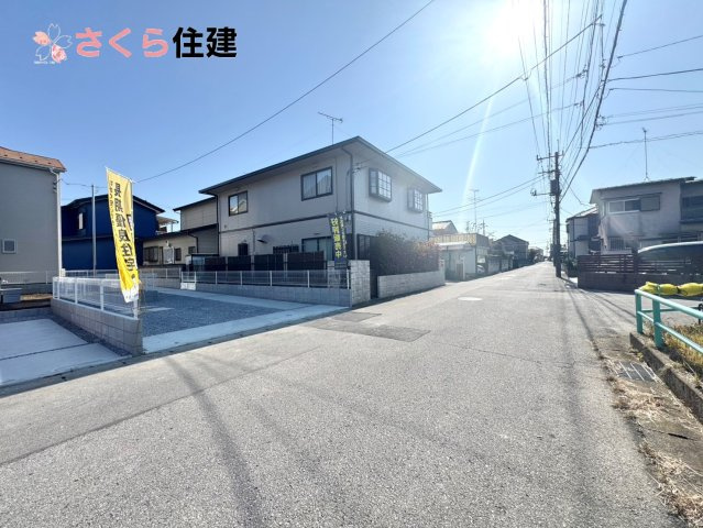 リーブルガーデン宇都宮今宮第6　２号棟の前面道路含む現地写真|前面道路西側は6ｍ公道　　とすれ違いも楽々です