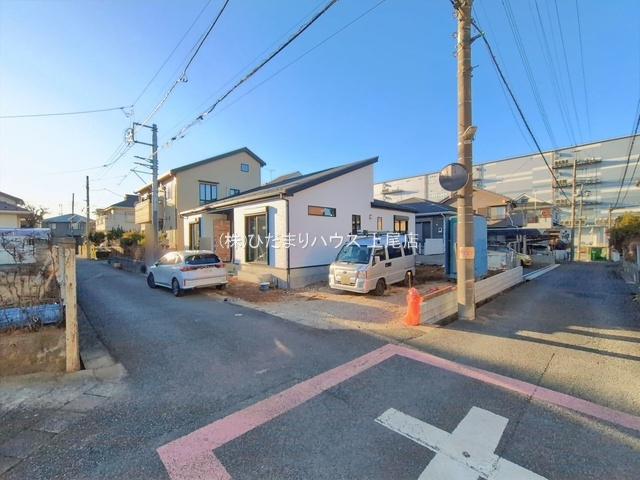 西区西新井　新築平屋戸建　グラファーレ01の前面道路含む現地写真