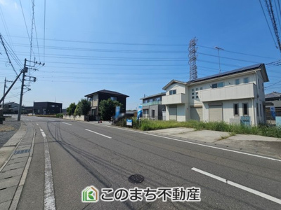 【前面道路含む現地写真】 | 小山市大字粟宮692-4　中古戸建 | 前面道路含む現地写真