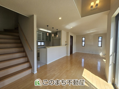 【居間・リビング】 | 小山市大字粟宮692-4　中古戸建