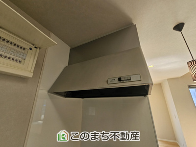 【キッチン】 | 小山市大字粟宮692-4　中古戸建 | お料理の匂いもスッキリ♪シンプルデザインで掃除も簡単‼