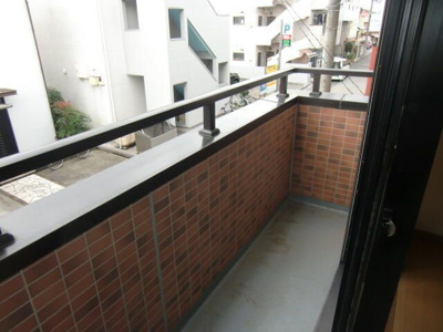 【バルコニー】 | 斉藤マンション | 外からの目が気にならないバルコニーで洗濯物が干せます