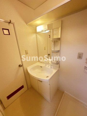 ゴールドクレスト垂水の洗面所|ゆったりとスペースのある洗面所