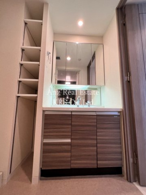 【独立洗面台】 | プレサンス阿波座ステーションフロント | 三面鏡独立洗髪洗面台です♪真横に収納スペース付き！