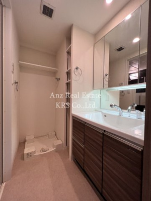 【洗面所】 | プレサンス阿波座ステーションフロント | 室内に洗濯機置場あります！上部に収納棚もあり便利♪