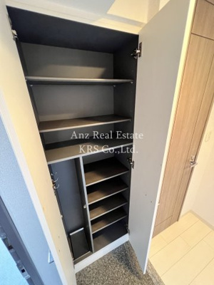 【玄関】 | プレサンス阿波座ステーションフロント | 天井高のシューズボックスでたっぷり収納していただけます！