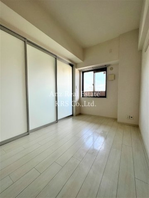 【洋室】 | プレサンス阿波座ステーションフロント | 小窓あり！4.9帖の洋室です♪