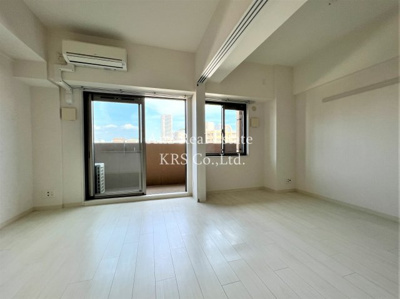 【居間・リビング】 | プレサンス阿波座ステーションフロント | 仕切りを外すと12帖の広々としたお部屋になります♪