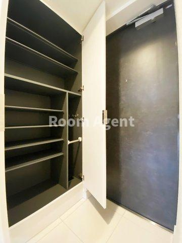 ディアレイシャス上前津の玄関