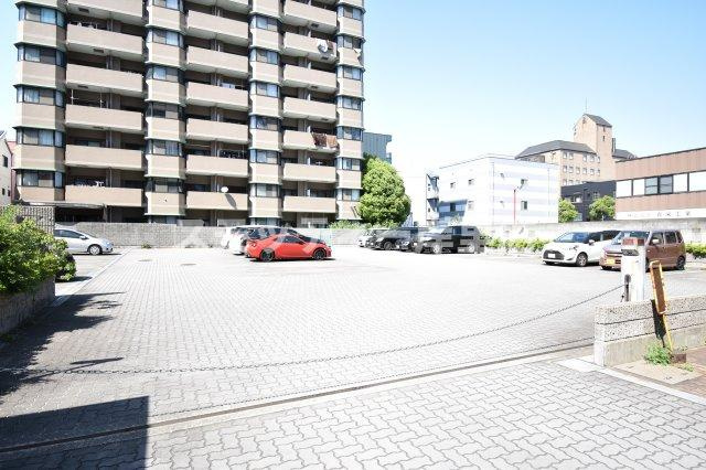 マンシオン・タイラの駐車場