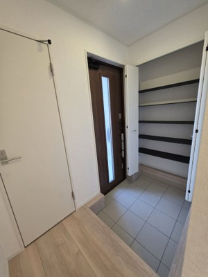 【玄関】 | 熊谷市久下第１４ | ２号棟現地玄関（2025年12月16日）撮影