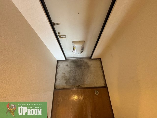 メゾン勝川の玄関