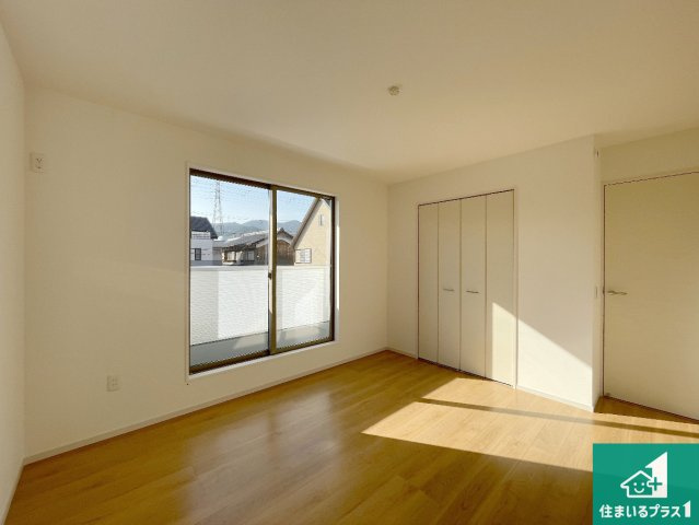 甲賀市水口町三本柳　第1期　新築一戸建ての洋室|シンプルな洋室は、自分好みのインテリアが楽しめます♪ご家族とインテリアや家具を選びに行くのは新築購入時の醍醐味の一つです。ぜひお楽しみください♪