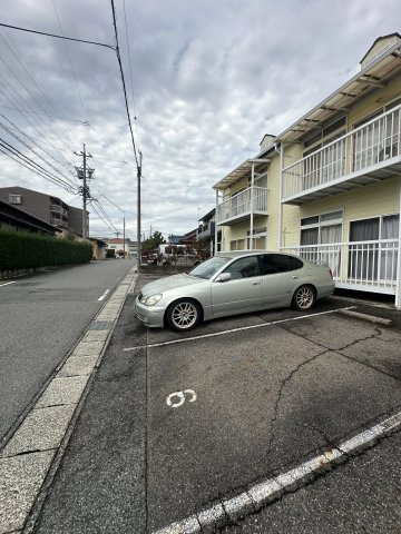 ロマンスハウスの駐車場