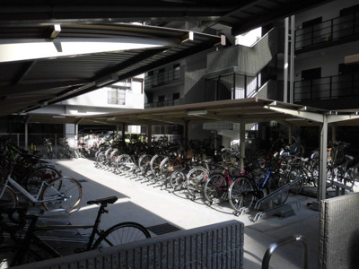 【その他共用部分】 | プレサンス新大阪ザ・シティ | 屋根付き駐輪場です