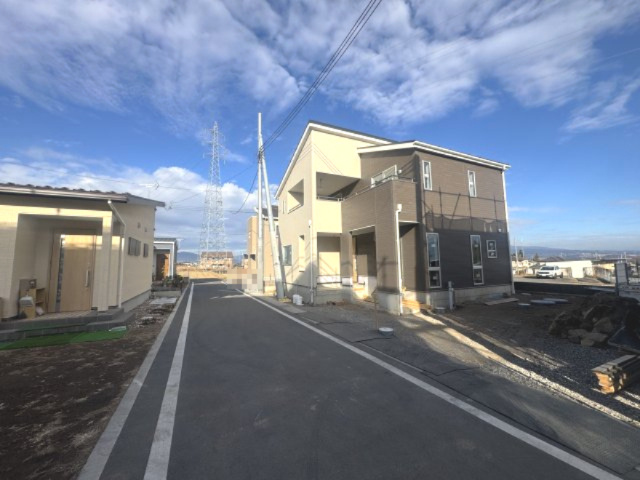 新築　北群馬郡吉岡町下野田第1　１号棟の前面道路含む現地写真|現地写真　西側接道幅員約4.2ｍ	