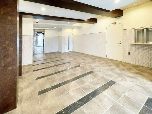 MDI.J Esaka Courtのロビー