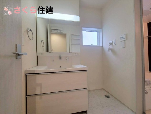 千渡第8期　　3号棟の独立洗面台|三面鏡洗面台