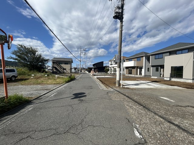 新築　高崎市下豊岡町1期　１号棟の前面道路含む現地写真|現地写真　南側接道幅員約4.2ｍ