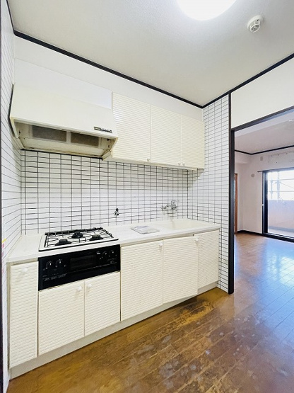 【キッチン】 | 朝日プラザ筑紫野プティックス | 床など使用感があるので、リフォームのご相談お気軽に！ただいま11階でリフォーム済のお部屋もご案内できます