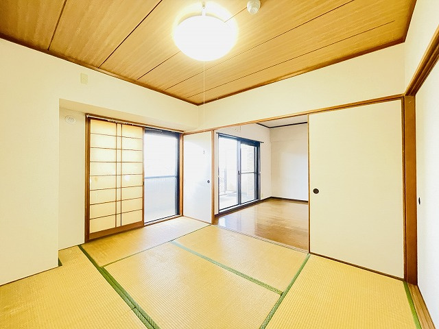 【和室】 | 朝日プラザ筑紫野プティックス | リビング横の和室は6帖で、押し入れ収納もあります