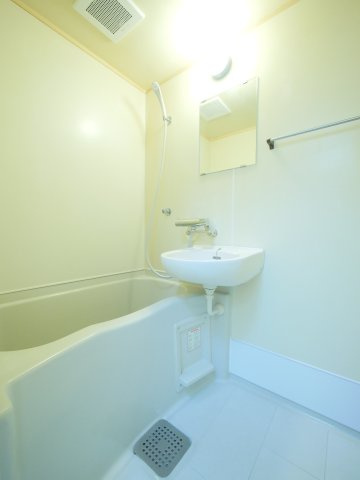 リヴェール豊成第2の浴室|※写真は別の部屋のものです。
