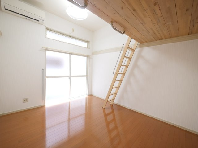 リヴェール豊成第2の洋室|※写真は別の部屋のものです。