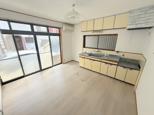 生駒市俵口町の一戸建ての居間・リビング