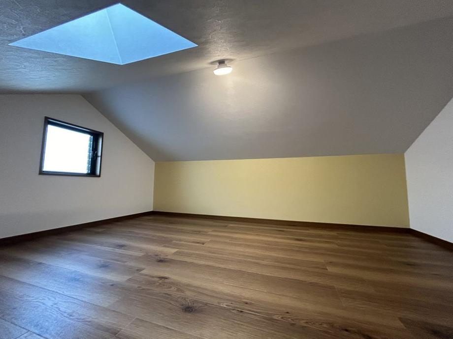 大久保町４丁目　中古一戸建ての内装|ロフト　天窓
■物件内覧・資金計画相談・住宅ローン相談、リフォーム相談、お問合せ受付中■
※当日・翌日のご内覧、ご相談はお電話でのお問合せがスムーズです！