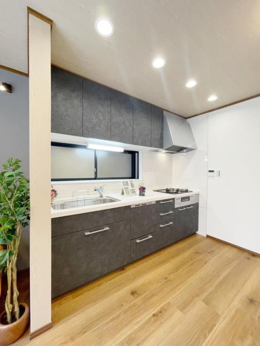 大久保町４丁目　中古一戸建てのキッチン|システムキッチン
■物件内覧・資金計画相談・住宅ローン相談、リフォーム相談、お問合せ受付中■
※当日・翌日のご内覧、ご相談はお電話でのお問合せがスムーズです！