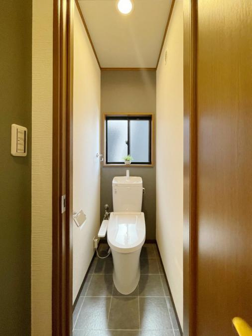 大久保町４丁目　中古一戸建てのトイレ|温水洗浄便座
■物件内覧・資金計画相談・住宅ローン相談、リフォーム相談、お問合せ受付中■
※当日・翌日のご内覧、ご相談はお電話でのお問合せがスムーズです！