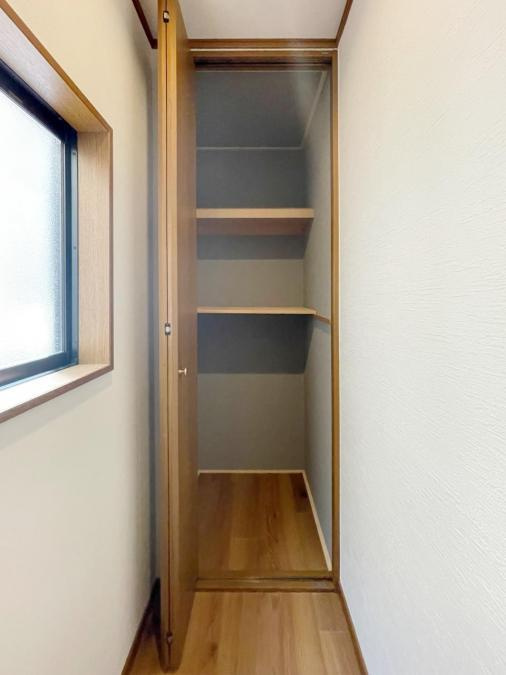 大久保町４丁目　中古一戸建ての収納|２階廊下の収納
■物件内覧・資金計画相談・住宅ローン相談、リフォーム相談、お問合せ受付中■
※当日・翌日のご内覧、ご相談はお電話でのお問合せがスムーズです！