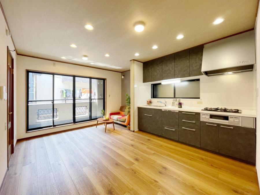 大久保町４丁目　中古一戸建ての居間・リビング|LDK10.0帖
■物件内覧・資金計画相談・住宅ローン相談、リフォーム相談、お問合せ受付中■
※当日・翌日のご内覧、ご相談はお電話でのお問合せがスムーズです！