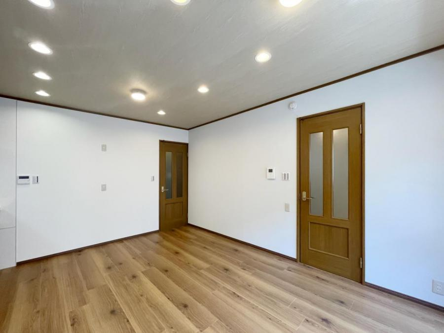 大久保町４丁目　中古一戸建ての居間・リビング|LDK10.0帖
■物件内覧・資金計画相談・住宅ローン相談、リフォーム相談、お問合せ受付中■
※当日・翌日のご内覧、ご相談はお電話でのお問合せがスムーズです！