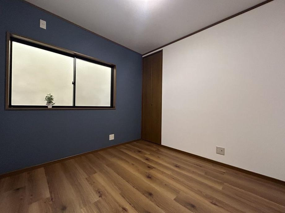 大久保町４丁目　中古一戸建ての洋室|洋室4.5帖　３階のお部屋
■物件内覧・資金計画相談・住宅ローン相談、リフォーム相談、お問合せ受付中■
※当日・翌日のご内覧、ご相談はお電話でのお問合せがスムーズです！