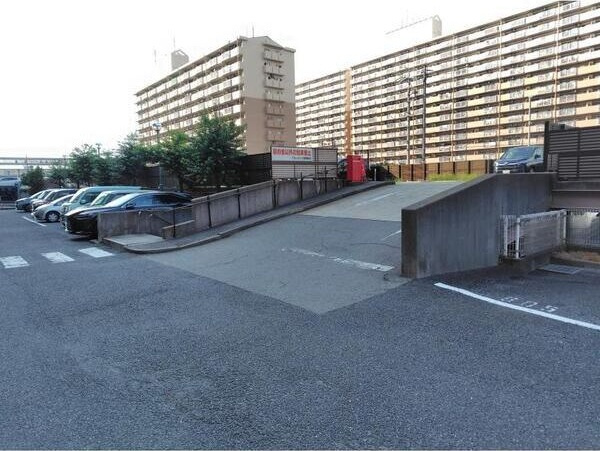 スペリアシティ名南アネックスVの駐車場|駐車場があるので、車を買う予定の方も安心です