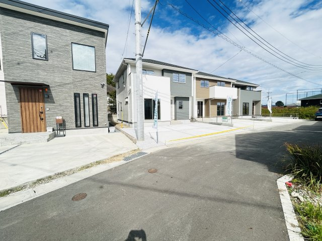 新築　高崎市上小鳥町2期　2号棟の前面道路含む現地写真|南側接道幅員約4.1ｍ