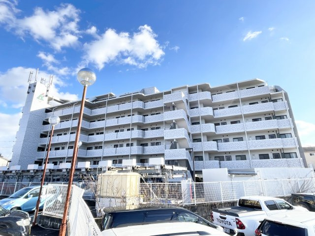 【外観】 | アルフィーネ大野城 | JR「水城駅」まで徒歩14分。マンションすぐそばに月極駐車場あり