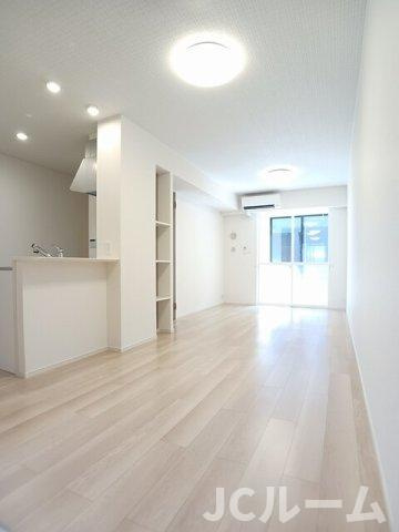 柏崎市大和町のアパートの居間・リビング