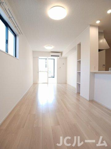 柏崎市大和町のアパートの居間・リビング