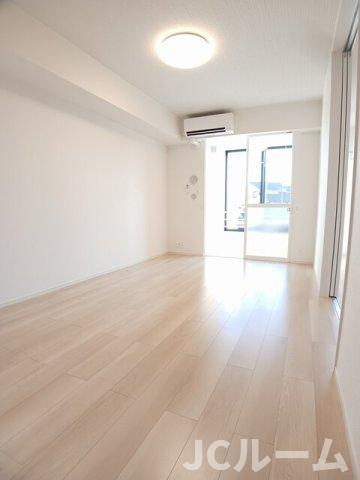 柏崎市大和町のアパートの居間・リビング